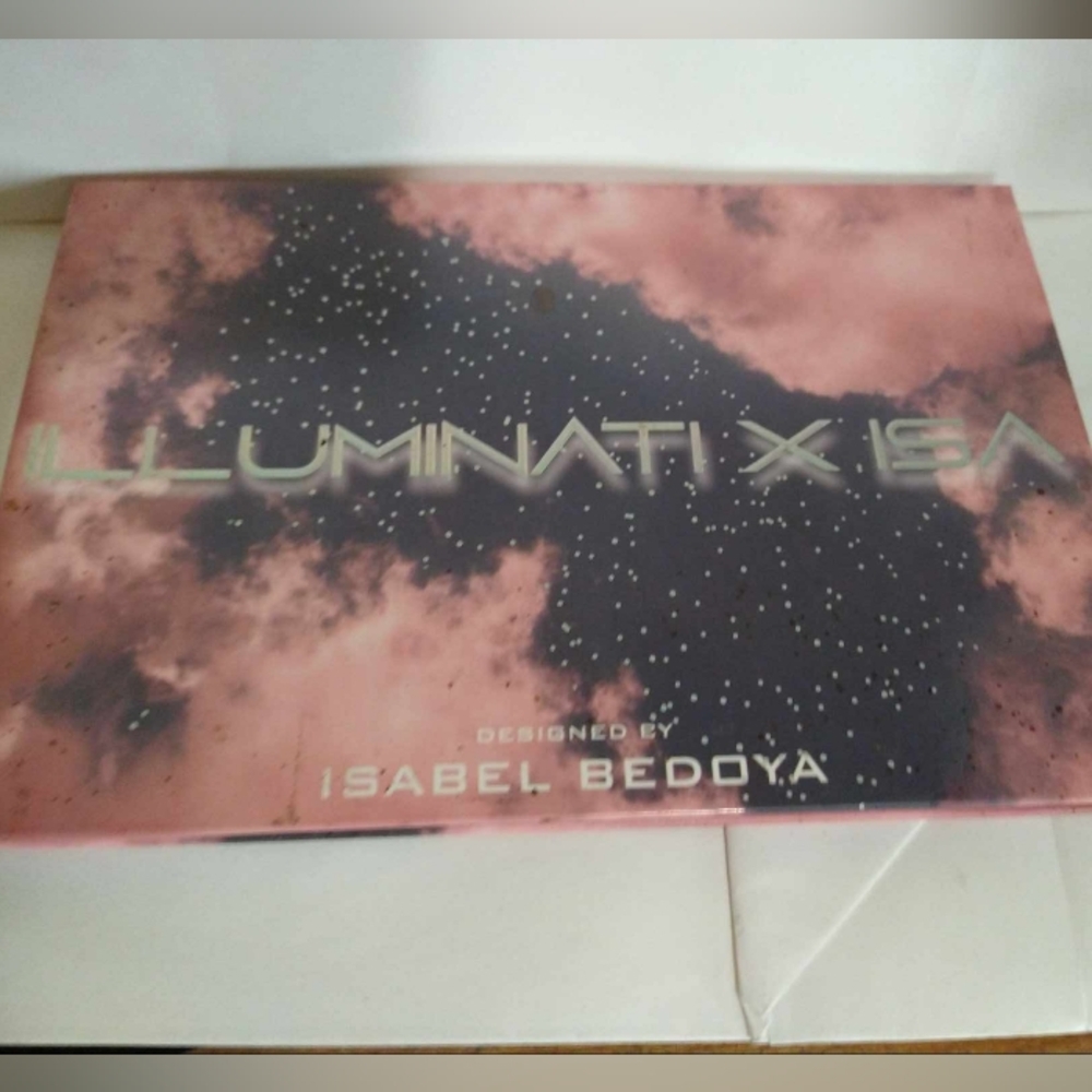 Illuminati X Isa 15 Pan Eyeshadow Palette